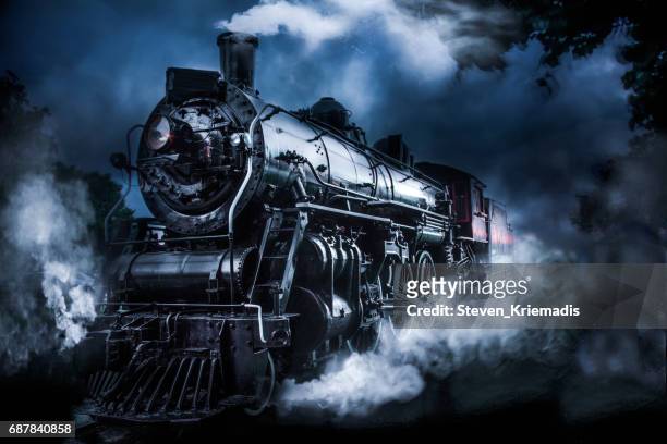 betriebene dampfzug - steam train stock-fotos und bilder