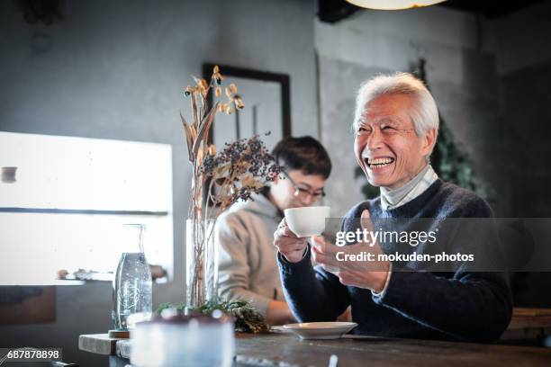 happy senior owner relaxing at the cafe - 教育 stock pictures, royalty-free photos & images