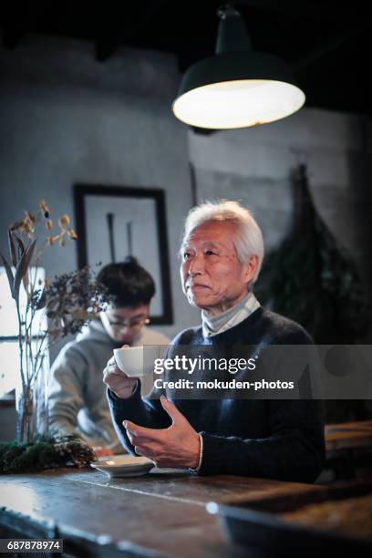 happy senior owner relaxing at the cafe - 医療とヘルスケア stock pictures, royalty-free photos & images