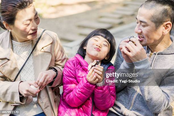 76 Family Eating Rice Outside Stock Photos, High-Res Pictures, and ...