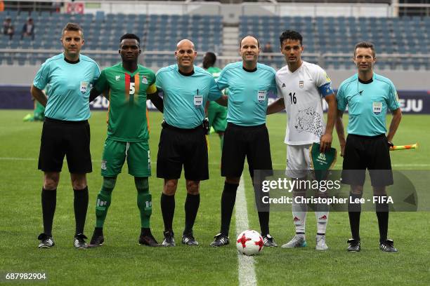 Captains Solomon Sakala of Zambia and Omid Norafkan of Iran pose for the camera with match officials Pau Cebrian Devis, Roberto Diaz Perez, Antonio...