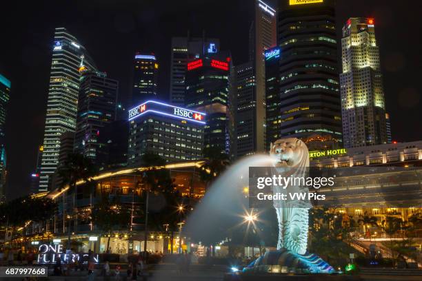 Skyscrapers and Merlion statue. Merlion Park. Singapore, Asia.