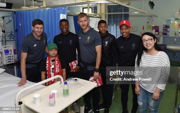 Steven Gerrard ex player for Liverpool with Rhian Brewster, Ragnar Klavan, Nathaniel Clyne and Georginio Wijnaldum of Liverpool during a visit to...