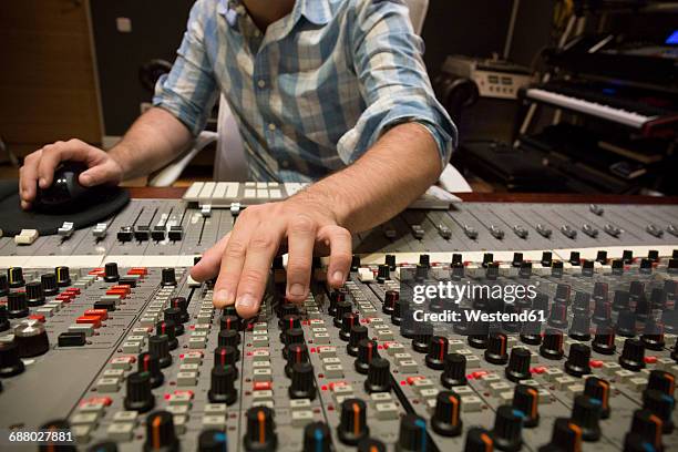 hand of a man working in the control room of a recording studio - geluidsoverlast stockfoto's en -beelden