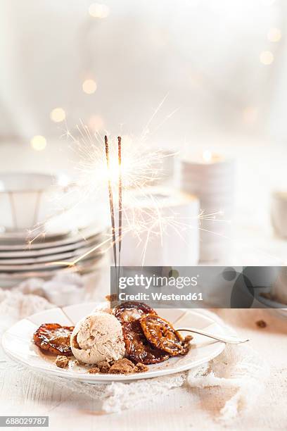 christmas dessert with spekulatius ice cream and caramelized apples - almond caramel stock pictures, royalty-free photos & images