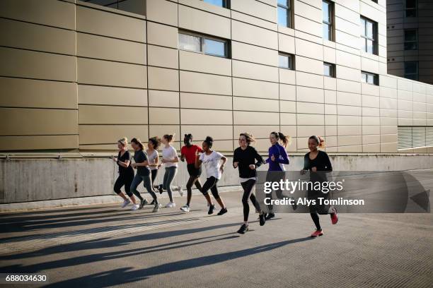 Running In Netball Netball Positions Photos and Premium High Res Pictures - Getty Images