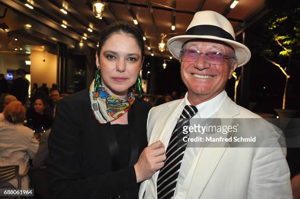 Carmen Kreutzer and Louie Austen pose during the 'Die Allee zum Genuss' restaurant opening party on May 24, 2017 in Vienna, Austria.