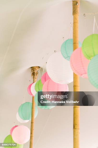 paper balloons decoration on a wedding - エンベリッシュ ストックフォトと画像