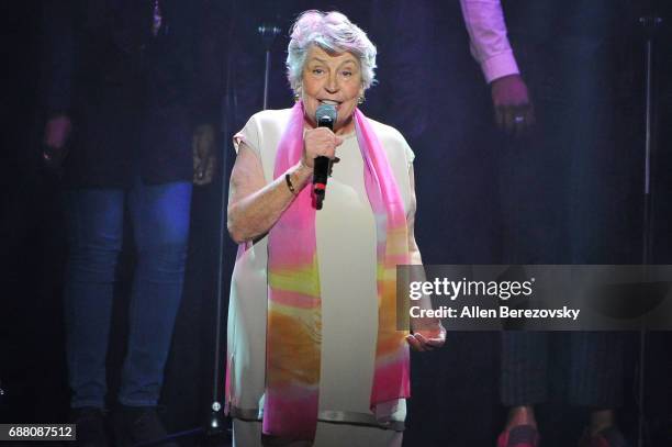 Deborah Reddy Singer 1,172 Helen Reddy Photos & High Res Pictures - Getty Images