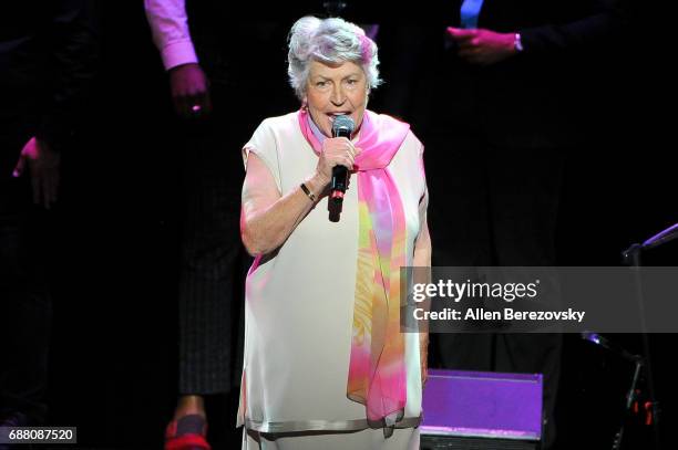 Deborah Reddy Singer 554 The Helen Reddy Show Stock Photos, High-Res Pictures, and Images ...