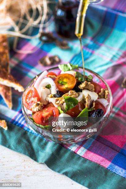 tomato salad - insalata - fotografias e filmes do acervo