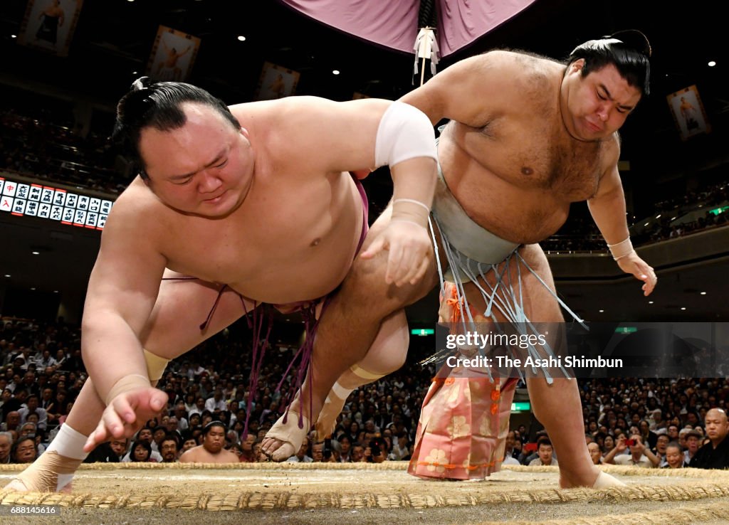 Grand Sumo Summer Tournament - Day 12