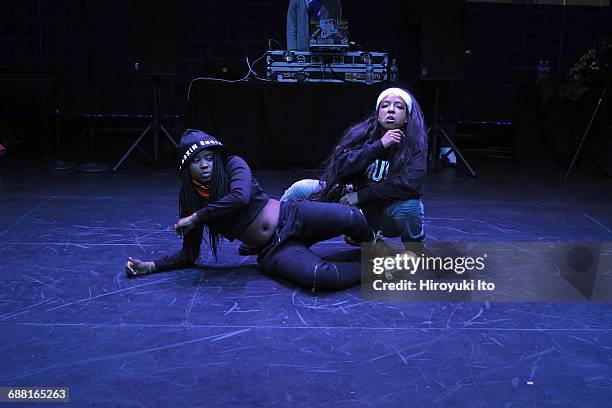 Flexing Dance Move Flexing (Dance) Photos and Premium High Res Pictures - Getty Images