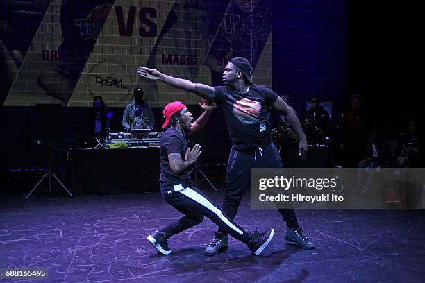 Flexing Dance Move Flexing (Dance) Photos and Premium High Res Pictures - Getty Images