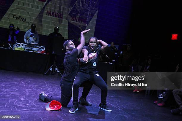 Flexing Dance Move 97 Flexing (Dance) Stock Photos, High-Res Pictures, and Images - Getty ...
