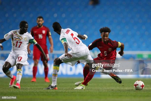 Cavin Diagne of Senegal and Erik Palmer-Brown of USA compete for the ball during the FIFA U-20 World Cup Korea Republic 2017 group F match between...