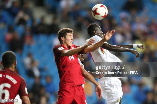 Souleymane Aw of Senegal and Aaron Herrera of USA compete for the ball during the FIFA U-20 World Cup Korea Republic 2017 group F match between...