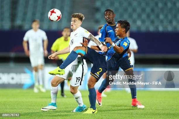 Myer Bevan of New Zealand and Denil Maldonado of Honduras battle for control of the ball during the FIFA U-20 World Cup Korea Republic 2017 group E...