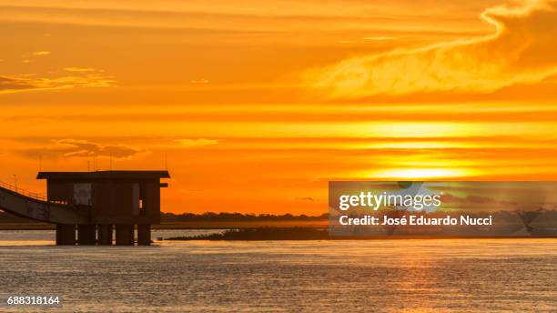 pantanal sunset - água fotografías e imágenes de stock