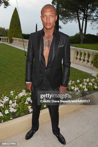 Jeremy Meeks arrives at the amfAR Gala Cannes 2017 at Hotel du Cap-Eden-Roc on May 25, 2017 in Cap d'Antibes, France.