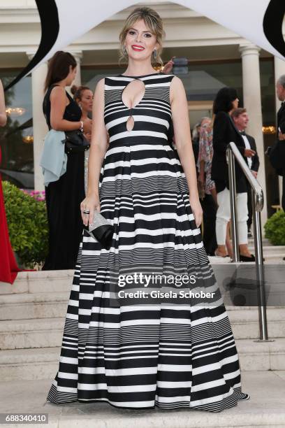 Carly Steel arrives at the amfAR Gala Cannes 2017 at Hotel du Cap-Eden-Roc on May 25, 2017 in Cap d'Antibes, France.