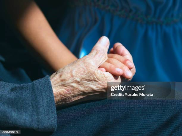 girl and great grandmother's hands - great grandmother fotografías e imágenes de stock