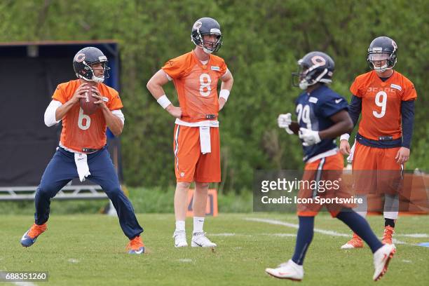 Chicago Bears quarterback Mike Glennon and Chicago Bears quarterback Mark Sanchez and Chicago Bears quarterback Connor Shaw participates in drills...