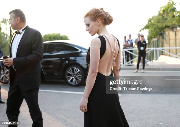 Jessica Chastain arrives at the amfAR Gala Cannes 2017 at Hotel du Cap-Eden-Roc on May 25, 2017 in Cap d'Antibes, France.