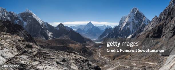 panoramic view of himalaya mountains from chola pass, everest region, nepal - valley stock pictures, royalty-free photos & images