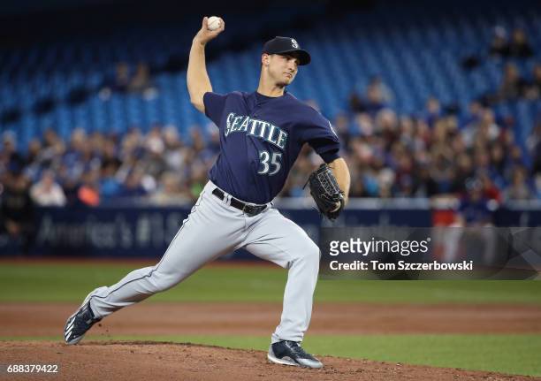 Chase De Jong of the Seattle Mariners delivers a pitch in the first inning during MLB game action against the Toronto Blue Jays at Rogers Centre on...