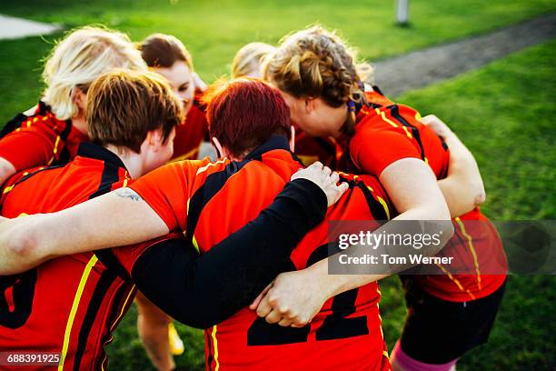 female rugby team showing team spirit - community spirit fotografías e imágenes de stock