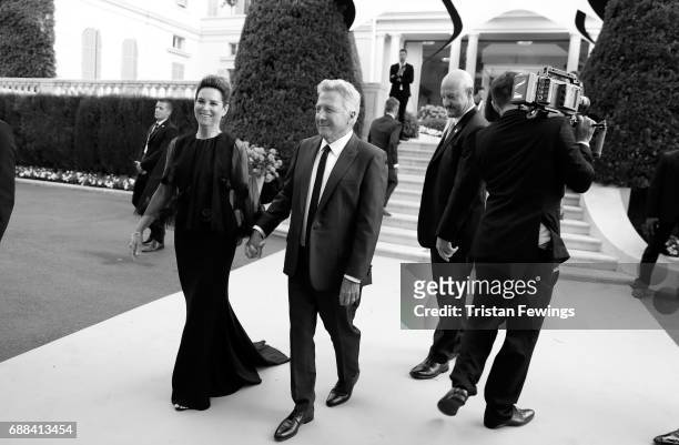 Actor Dustin Hoffman and Lisa Hoffman arrive at the amfAR Gala Cannes 2017 at Hotel du Cap-Eden-Roc on May 25, 2017 in Cap d'Antibes, France.