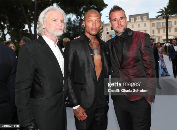 Hermann Buehlbecker, Jeremy Meeks and Philipp Plein arrive at the amfAR Gala Cannes 2017 at Hotel du Cap-Eden-Roc on May 25, 2017 in Cap d'Antibes,...