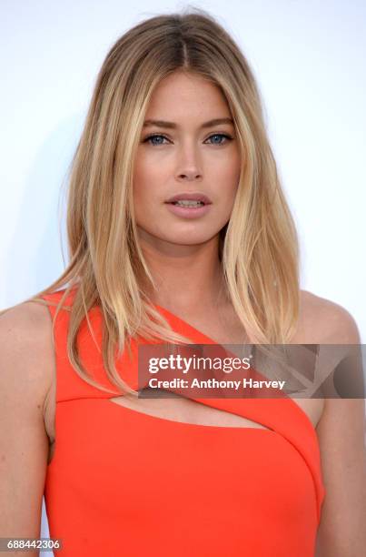 Doutzen Kroes arrives at the amfAR Gala Cannes 2017 at Hotel du Cap-Eden-Roc on May 25, 2017 in Cap d'Antibes, France.