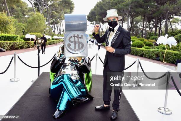Alec Monopoly poses at the amfAR Gala Cannes 2017 at Hotel du Cap-Eden-Roc on May 25, 2017 in Cap d'Antibes, France.