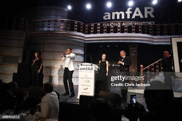 Sandra Nedvetskaia, Will Smith, Jessica Chastain and Simon De Pury on stage the amfAR Gala Cannes 2017 at Hotel du Cap-Eden-Roc on May 25, 2017 in...