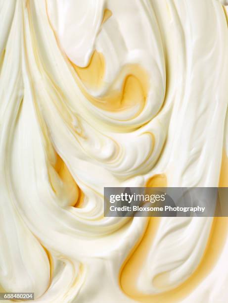 yoghurt and honey - yogurt foto e immagini stock