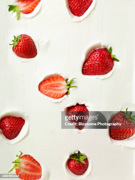 strawberries in yoghurt - cream splash stock-fotos und bilder