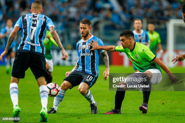 Gaston Fernandez of Gremio battles for the ball against Maiker Gonzalez of Zamora during the match Gremio v Zamora as part of Copa Bridgestone...