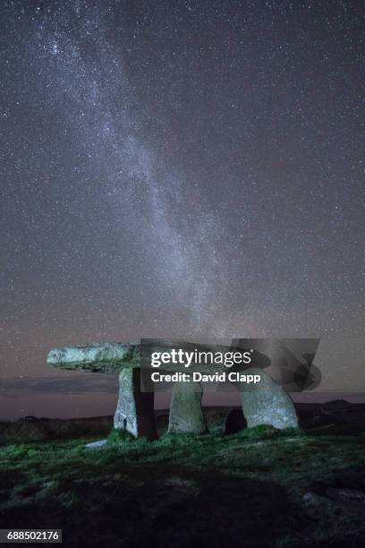 lanyon quoit in land's end, cornwall, england - land's end ストックフォトと画像