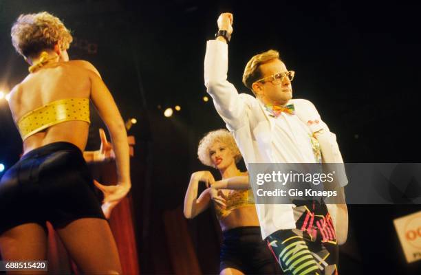 Timmy Mallett, Dawn Andrews, Annie Dunkley, Bombalurina, Diamond Awards Festival, Sportpaleis, Antwerpen, Belgium, 1990.