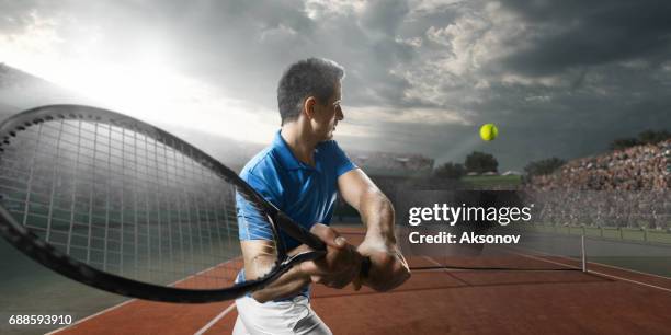 tennis: male sportsman in action - tennis quick imagens e fotografias de stock