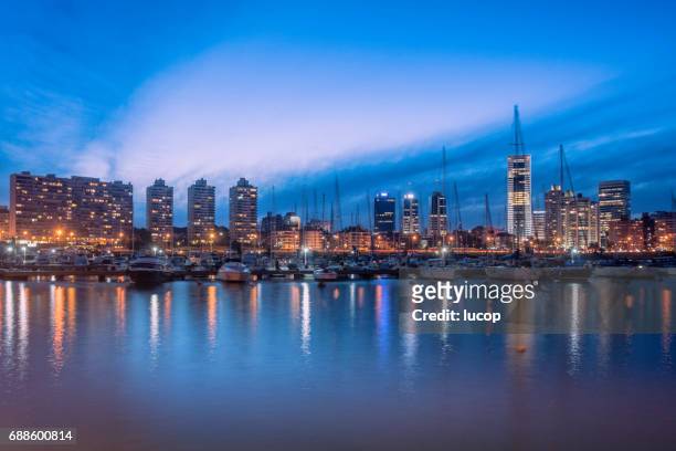 montevideo skyline from river - uruguai imagens e fotografias de stock