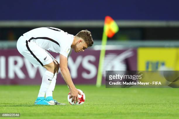 Myer Bevan of New Zealand sets up a penalty kick during the FIFA U-20 World Cup Korea Republic 2017 group E match between New Zealand and Honduras at...