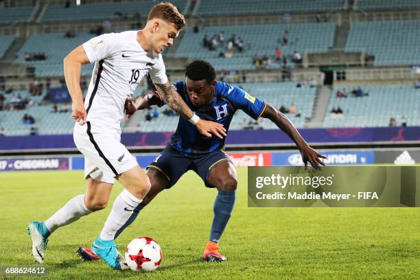 Jose Garcia of Honduras defends Myer Bevan of New Zealand during the FIFA U-20 World Cup Korea Republic 2017 group E match between New Zealand and...