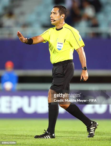 Referee Diego Haro during the FIFA U-20 World Cup Korea Republic 2017 group E match between New Zealand and Honduras at Cheonan Baekseok Stadium on...