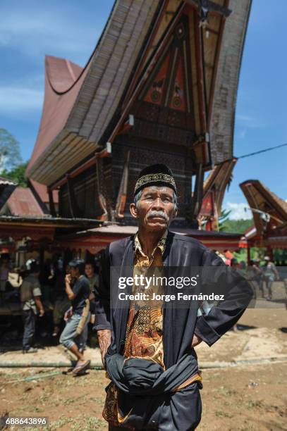 Toraja Ritual 63 Bizarre Funeral Rites Of The Tana Toraja Stock Photos, High-Res ...