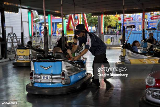 Carnival Ride Operator 137 Carnival Ride Operator Stock Photos, High-Res Pictures, and Images ...