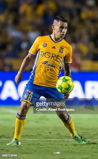 Lucas Zelarayan of Tigres controls the ball during the Final first leg match between Tigres UANL and Chivas as part of the Torneo Clausura 2017 Liga...