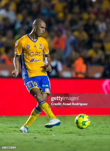 Guido Pizarro of Tigres pass the ball during the Final first leg match between Tigres UANL and Chivas as part of the Torneo Clausura 2017 Liga MX at...